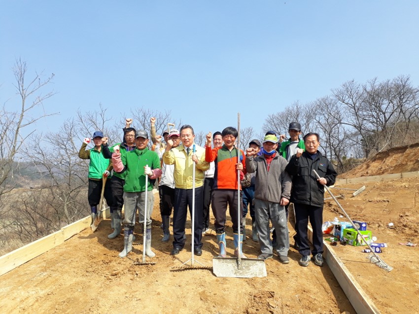 2.은풍면 새마을지도자회, 자조협동사업으로 농로포장 시행